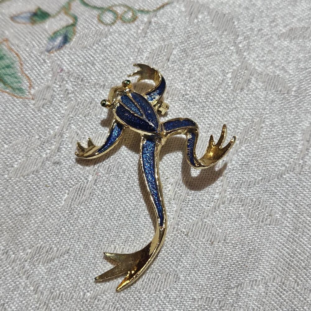 vintage blue frog gold tone brooch